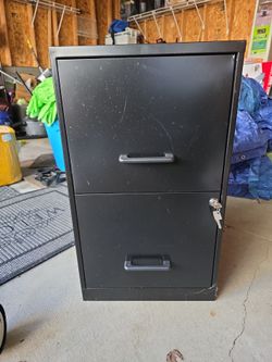 File Cabinet with keys