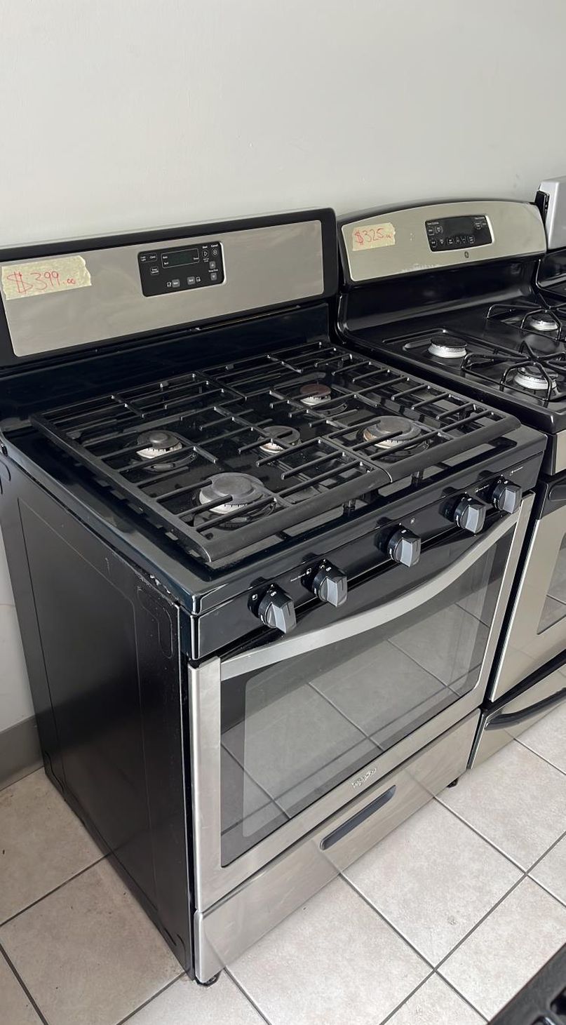 Like New Whirlpool Gas Stove/Oven - GREAT condition!