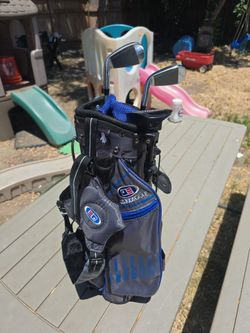 Youth golf club set. Number seven, pitching wedge.
And putter