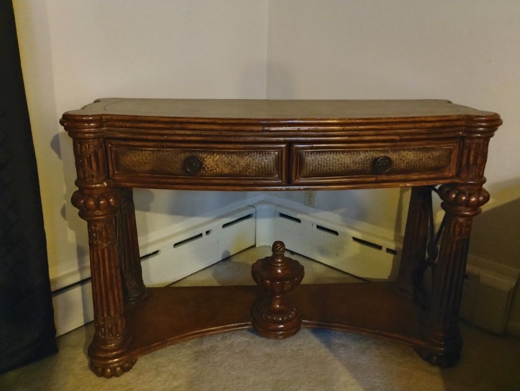 Àntique Style Table