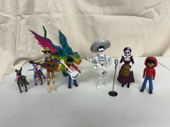Disney Lot - Coco And Raya