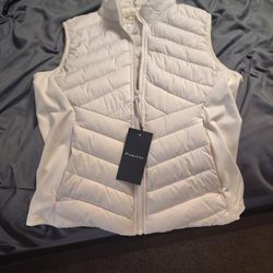 Fabletics Puffer Vest- Medium 