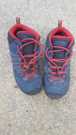 Keen water proof boots worn 10 times size 2-3 US kids