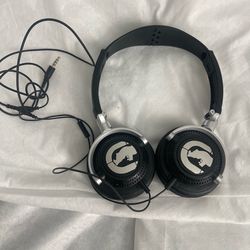 Headphones-non Bluetooth/non wireless