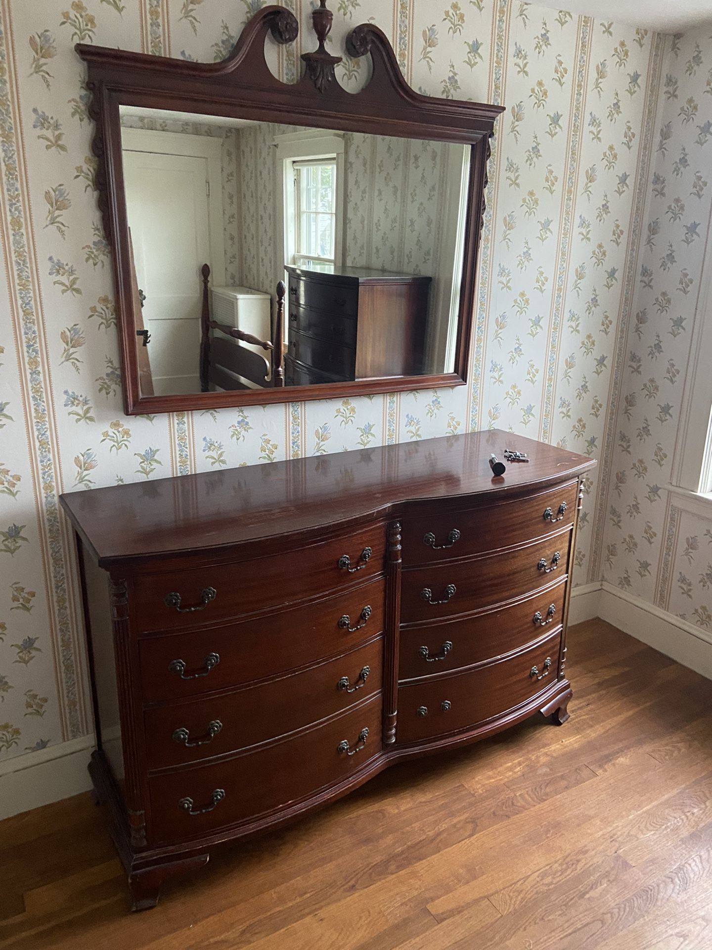 Bedroom Dresser Set & Mirror