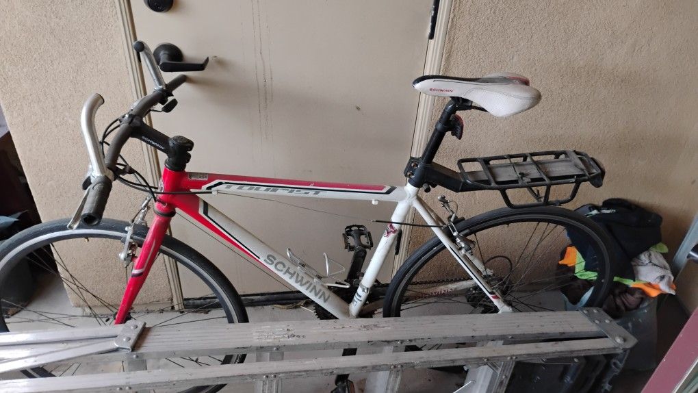 Schwinn Tourist Road Bike 700cc