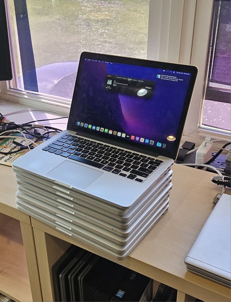 Apple MacBook Pro. 13 Inch. Read 👀 Description