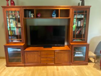 Entertainment center