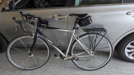 Giant road bike - Shimano 105