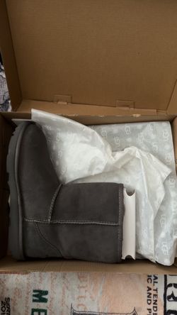 UGG Classic Short Boot in Gray