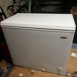 IDYLIS free standing freezer