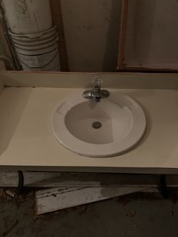 Sink For Bathroom In Porcelain ( White ) Stander Size  19”all Around 