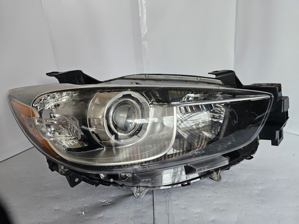 2013-2016 Mazda CX-5 Halogen Headlight  Right Passenger Side . 