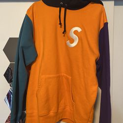 2 Supreme Hoodies (Great For The Cold Season)