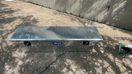 6 ft aluminum brand new tool box  250 bucks