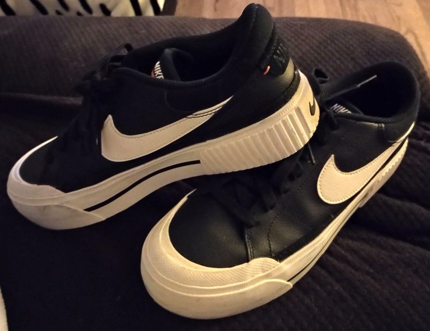 Woman's Nike Court Legacy Lift Platform Sneakers