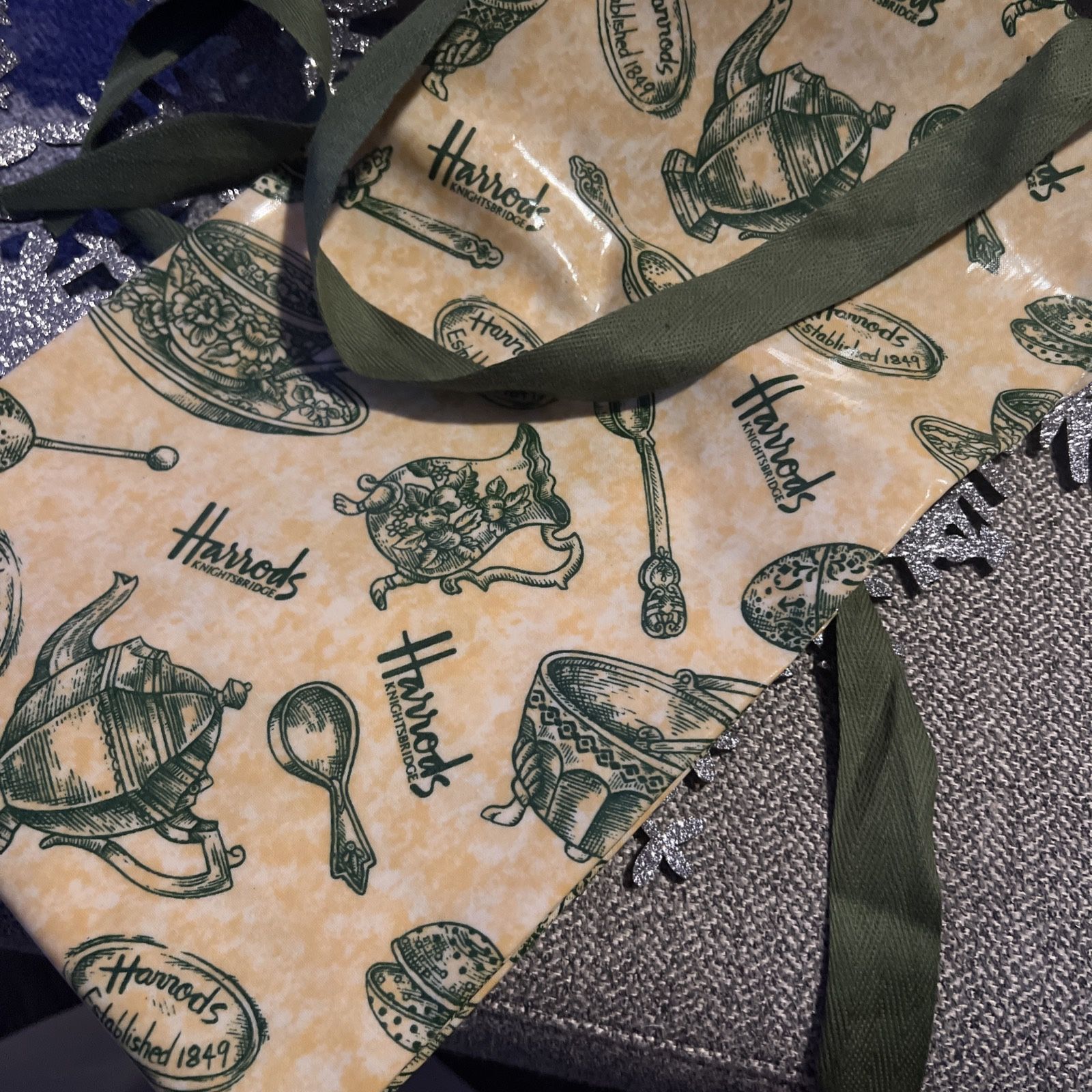 Rare VTG Harrods Adult Teapot/Tea Set Bib Apron Tan & Green PVC Vinyl (20X29”)