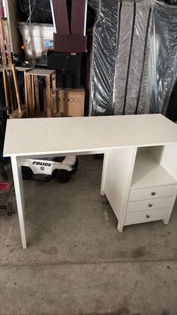 Desk . Escritorio