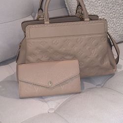 Louis Vuitton Bag GREAT for a holiday Gift On SALE $1,000!