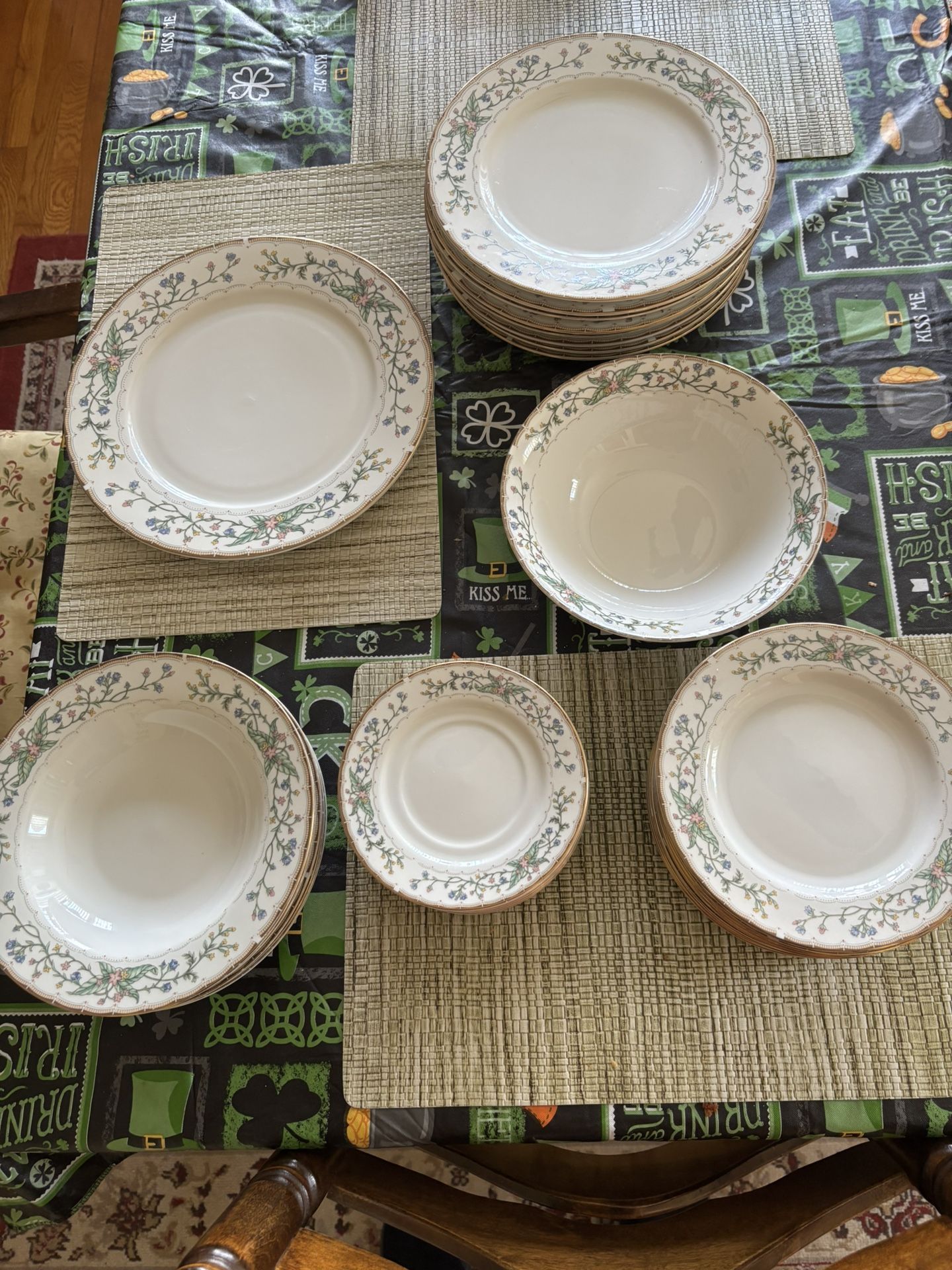 China Set In Excellent Condition
