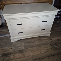 Dresser 2 + drawers (top one hidden)