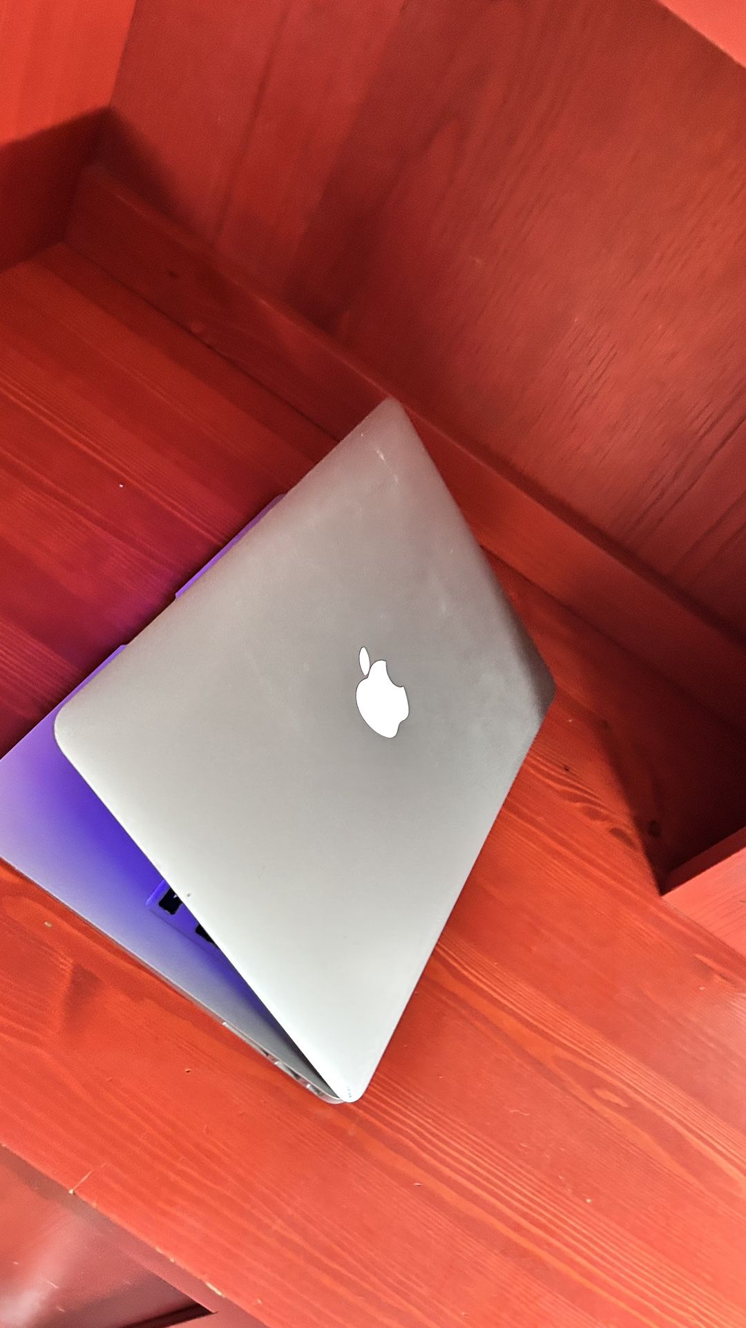Apple MacBook Air 13” I5/8GB/256GB SSD $180