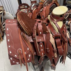 Montura de caballo estilo charro fuste 15.5