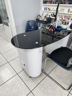 Manicure Table