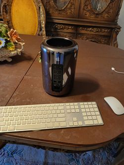 Apple Mac Pro 6.1 6 Core Amd Firepro D500 3.5 Ghz Intel Xeon Processor 64 gb ram 1trb Ssd 0s Monterey Very Clean
