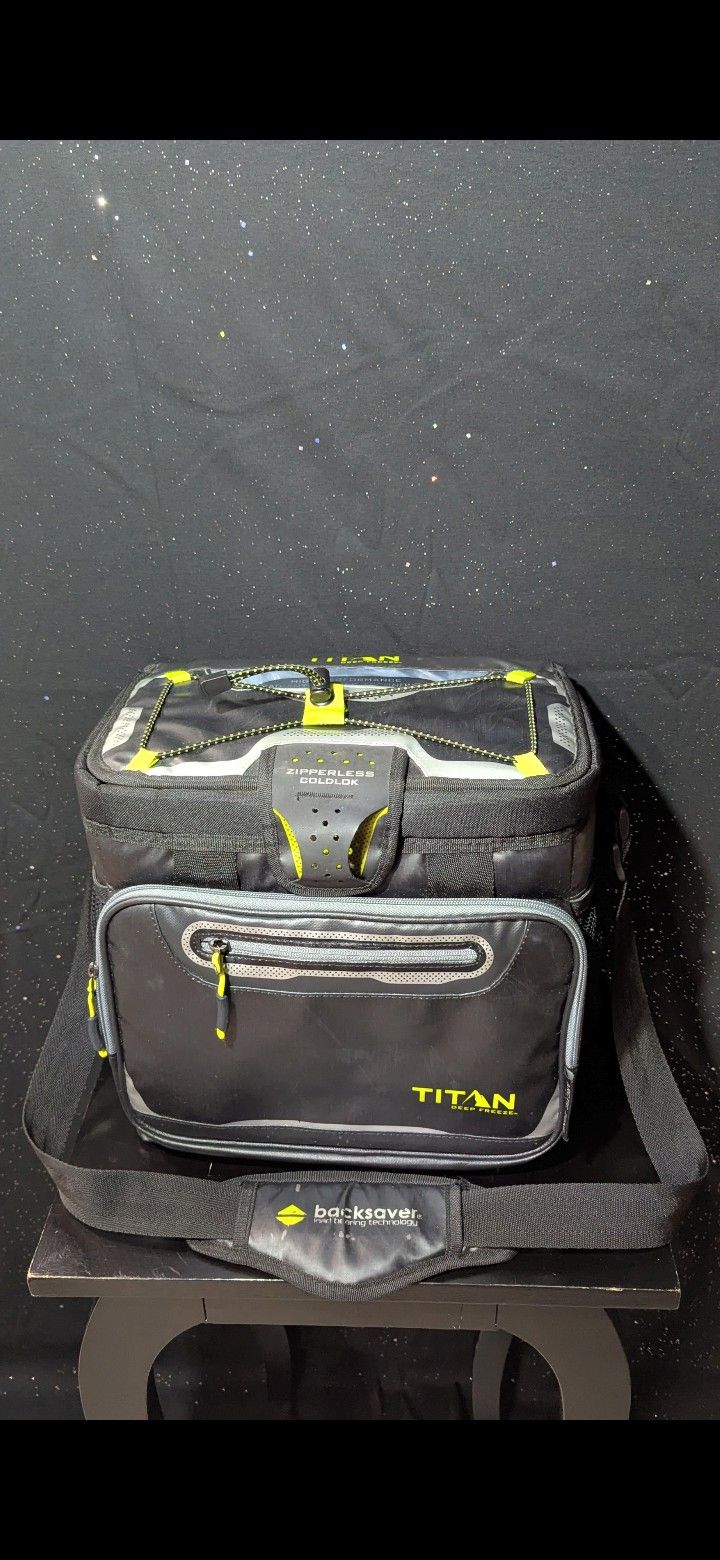 Arctic Zone Titan Deep Freeze Cooler Lunch Bag