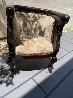 Antique Accent Chair With A Beautiful Carving 