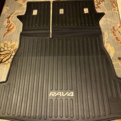 TOYOTA RAV4 BLACK CARGO LINER (New) ORIGINALLY $140 
