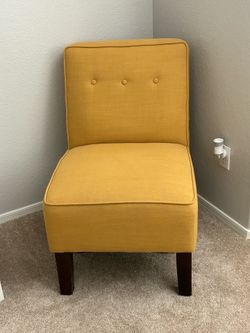 Nice Yellow Sitting Chair- great condition