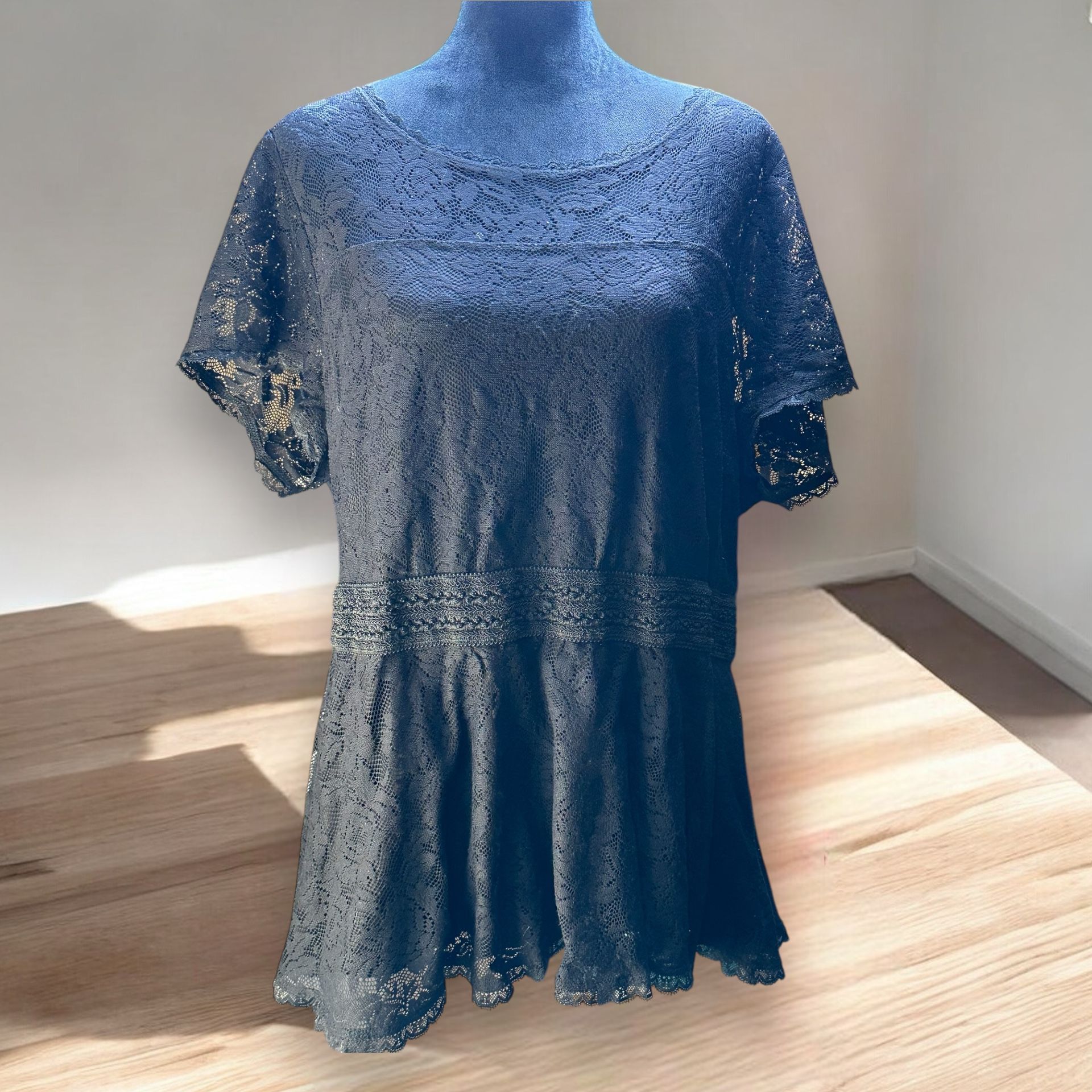 Torrid 3 Black Lace Lined Peplum Boat Neck Top Women's Plus Size Romantic Modern