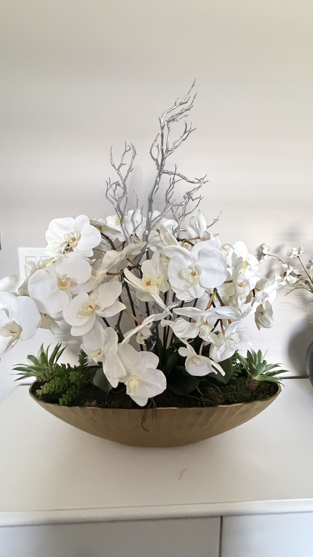 Flower arrangements gold