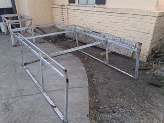 Racket for truck bed