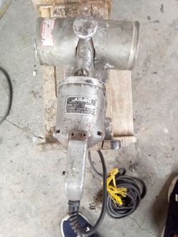 multi-surface cleaning device