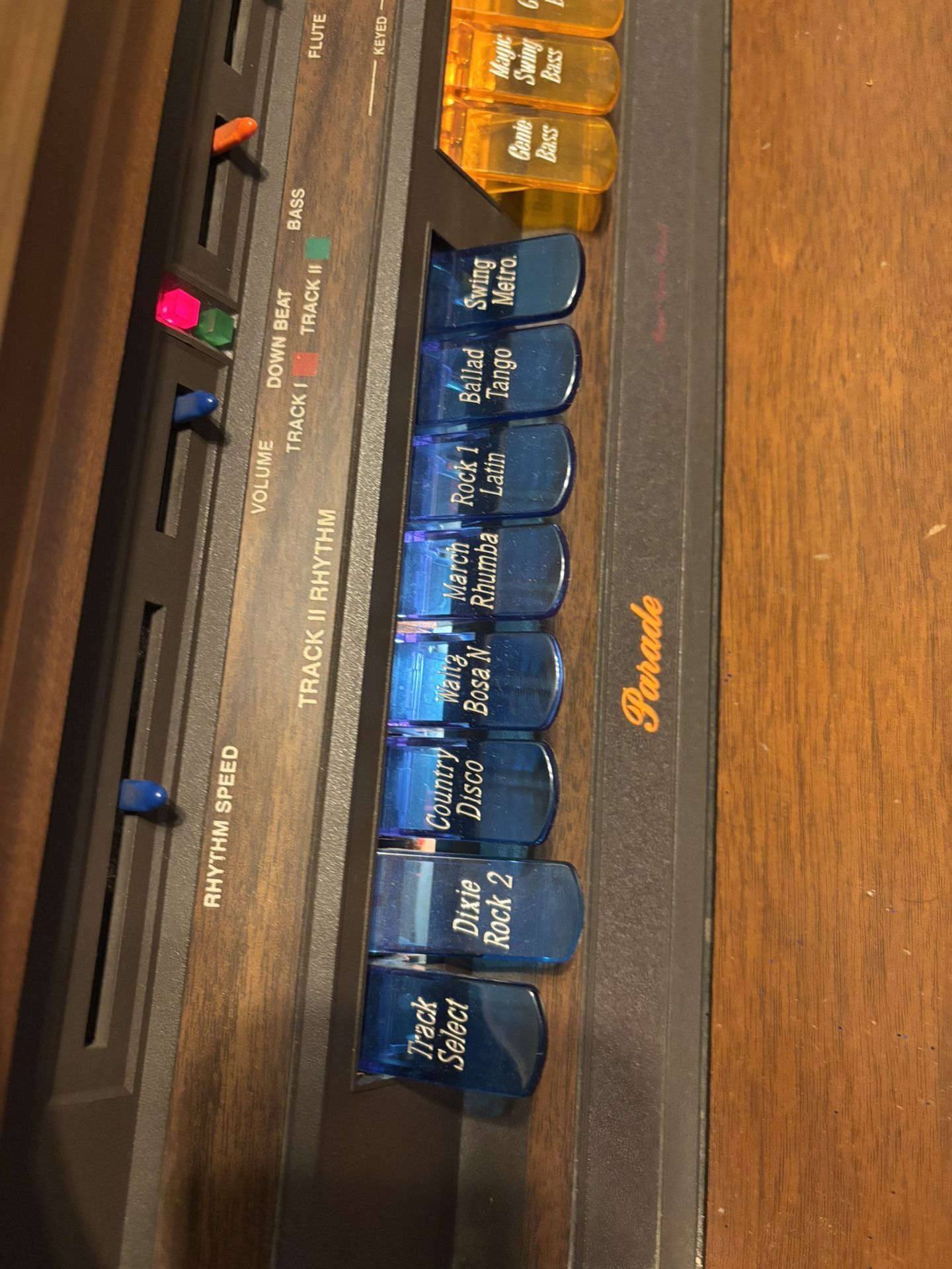 Antike Piano Un Solo Dueño En Muy Buenas Condiciones Trabaja Perfecto $150