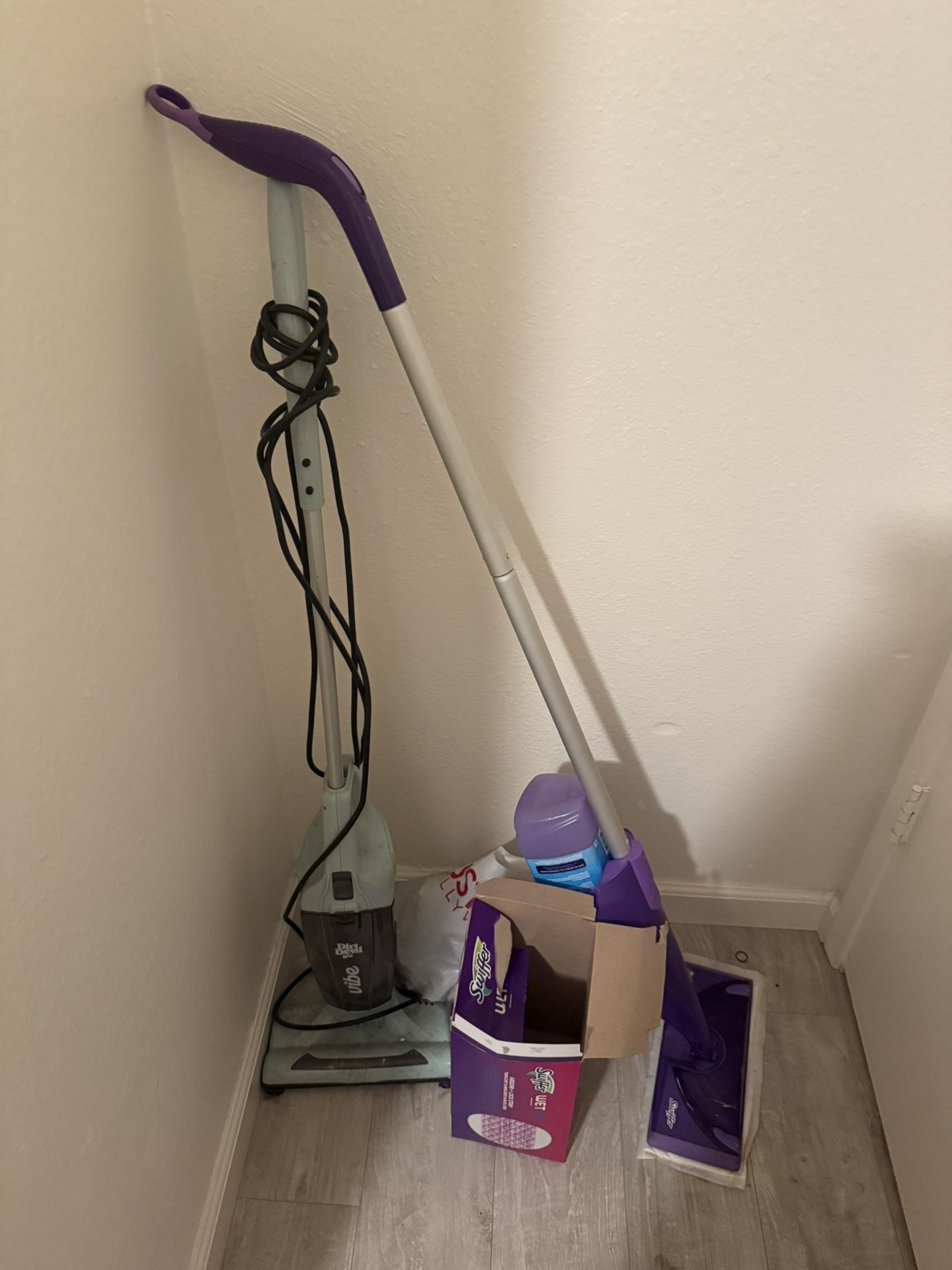 Swifter Wet Jet & Dirt Devil Vacuum 