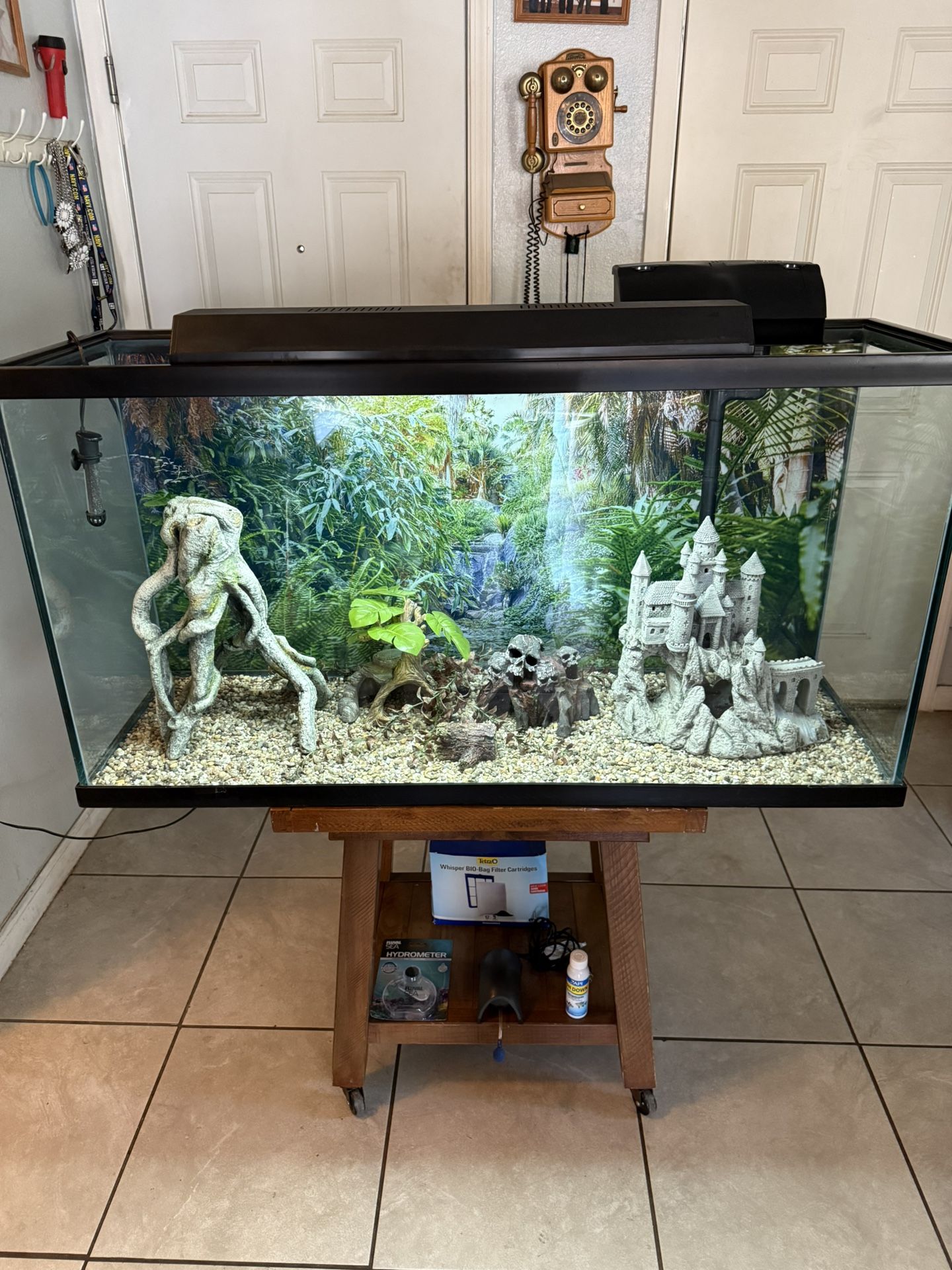 Aquarium/Tank 85 Gallon Tank ( No Fish Included ) ( Have More Tanks Available) *** Great Condition ***