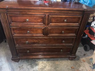 Dresser