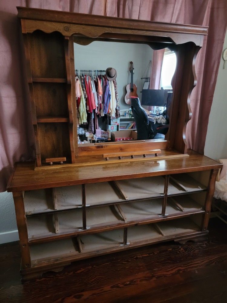 9 Drawer Dresser