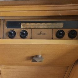 Vintage Classic Radio Record Player 