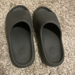 yeezy slides 