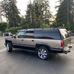 Black & Tan 95 GMC 1500 Suburban