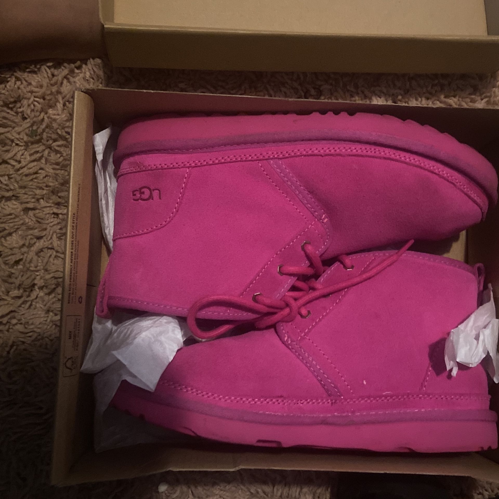 Ugg neumel 2, Size 6 Color Dark Pink