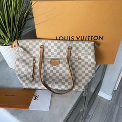 Louis Vuitton authentic Purse 