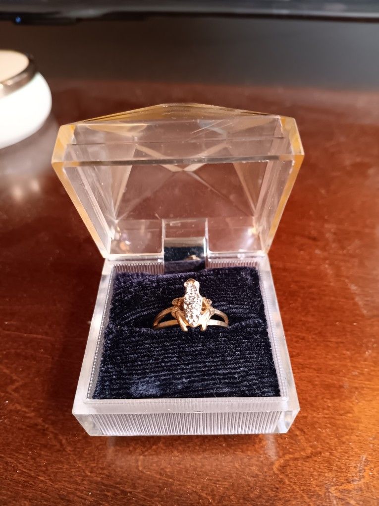 Gold ring 10K, 3 grams, JDS, Size 5.5