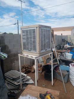 Swamp cooler withstand