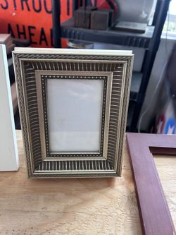3 Picture Frames 